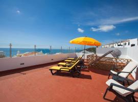 Casa Barros by GalanteVasques, hotel i Carvoeiro