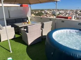 Apartment Beta - 2 Bedrooms, Private Rooftop Patio with Hot Tub, BBQ and View