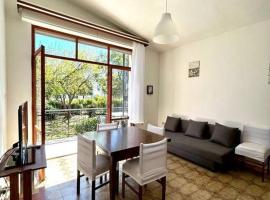 Green Home front Poetto Beach, Cagliari, by Home&Experience, hotel in Cagliari