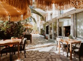 Hôtel Le Petit Castel, hôtel à Antibes