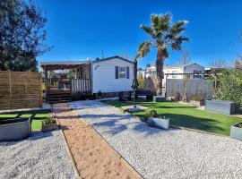 Mobil home 6 personnes camping 4* Les Pins Maritimes, glamping site in Hyères