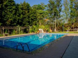 Pousada DuBaldo, hotel with pools in Holambra