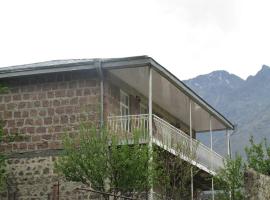 Red Stone Guest House, hotel u gradu 'Kazbegi'