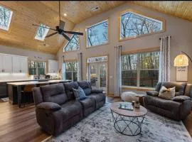 Peaceful Modern Chalet in Ellijay