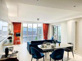 Dzīvoklis Modern Luxurious Apartment w/ Patio Balcony & View pilsētā Jordanstown