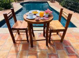 Hermoso Glamping Santorini, луксозен къмпинг в Баричара