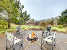 Waterfront Getaway on 10 Acres Near Sunset Beach!, hotelli kohteessa Warrenton