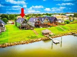 Luxury Waterfront Home Family and Pet Friendly Near Surfside Beach 11 Mins