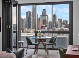 Prime position 1.5 BR w/ view/ parking / roof pool, pet-friendly hotel in Brisbane