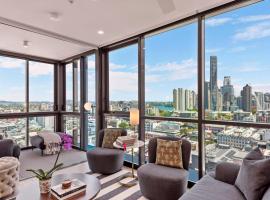 Prime Located Luxe 2 BR Sky Home/Sensational Views, pet-friendly hotel in Brisbane