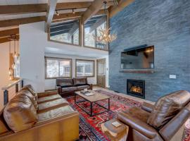 Extra Spacious 2BR Cabin w Office and Outdoor Deck, chal&eacute; alpino em Incline Village