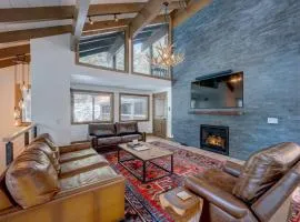 Extra Spacious 2BR Cabin w Office and Outdoor Deck