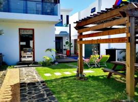 Villa Grain de café, 4 chambres piscine accès plage, hotel in Trou aux Biches