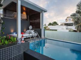 StayVista at Isle View with Heated Pool, hotel en Dabolim