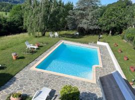 La Grange de Lily, hotel in Vic-sur-Cère