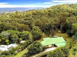 Noosa hinterland acreage close to the beach