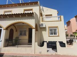 Casa Marrón, Playa Flamenca, cabaña o casa de campo en Playa Flamenca