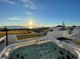 The Nine Graces - Beach Apartment Clea, hot tub and sea views