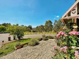 Parkside House by GoodLive, holiday rental in Craigieburn