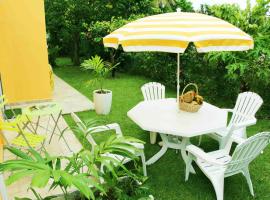 Eden Part' - Appartement avec jardin privé à Baie-Mahault, smještaj s priborom za pripremu jela u gradu 'Baie-Mahault'