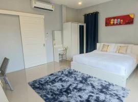 Patrick villa phuket, apartmen servis di Pantai Bang Tao