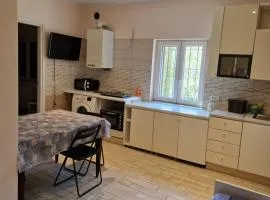 FARE BnB - casetta sul fiume in città