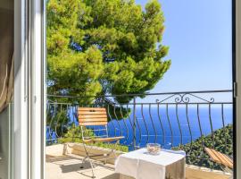 Sea view apartment between Nice and Monaco - 1, hotel v destinácii Villefranche-sur-Mer