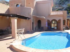Private villa with pool in the mountains 20 mins from beach, ξενοδοχείο με πάρκινγκ στην Αλμερία