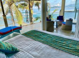 Ocean Suite - Exceptional Beachfront Apartment - Candidasa, ξενοδοχείο στη Καντιντάσα