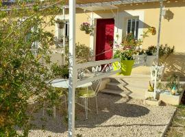 Location saisonnière en Provence, appartement in Rochefort-du-Gard