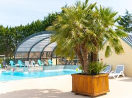 Camping Les Carolins, kempingas mieste Saint-Lo-dʼOurville