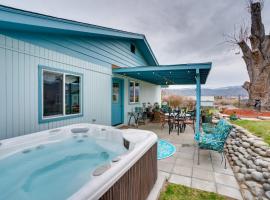 East Wenatchee Home with Yard and Hot Tub!, hotel East Wenatchee-ben