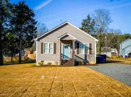 Completely Renovated - The Art Deco Retreat