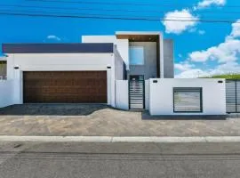 NEW 3BR 2BA Modern Oasis 3-min to Eagle Beach