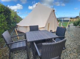 B&B Glamping Bell Tents at The Ring Pub, hotel with parking in Gwredog