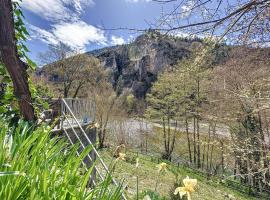 Gorges du Tarn : charmant gîte avec vue sur le Tarn, hotell i Sainte-Énimie