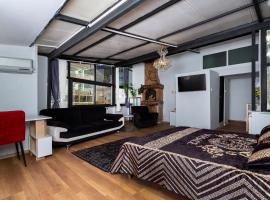 8 Rooms House