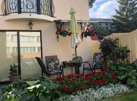 Guest House Nika - Cottages and rooms in the heart of Palanga city center, feriebolig ved stranden i Palanga