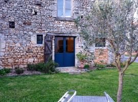 Petit gîte 2P, ancien restauré: Vaux-en Couhé şehrinde bir otel