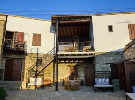 Teacher's House, guest house in Maroni