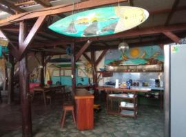 OSA SURF HOSTAL, nastanitev ob plaži v mestu Puerto Jiménez