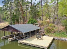 Spacious Waterfront Hyco Lake Retreat with Dock!, hotel with parking in Roxboro