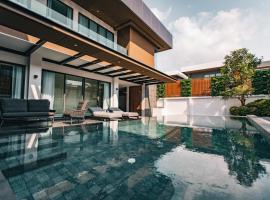 Astro Luxury: Ultra Luxury 4 Beds Pool Villa, hotel v destinaci Nong Prue