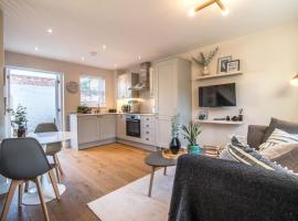 Luxurious newly built cottage in central Wivenhoe, hotell sihtkohas Wivenhoe