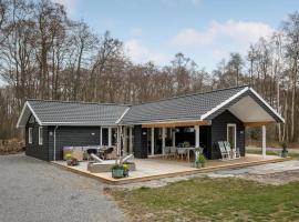 Beautiful Home In Aakirkeby With Wifi And 3 Bedrooms – domek wiejski w mieście Vester Sømarken