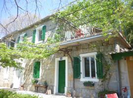 Apartment 'Angelo' in traditional stone house, hotel in Slime