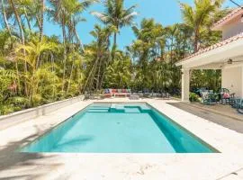Enjoy this modern pet and family friendly villa B6