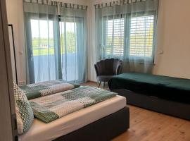 Apartment Im Sand, hotel with parking in Bad Schonborn