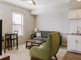 Modern Mass Ave 1BR Apartment with Kitchen、インディアナポリスのホテル