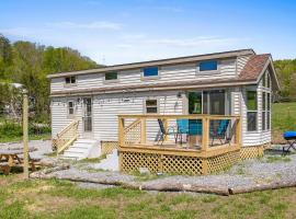 Big-Tiny Home Farm Stay-15Min to Chattanooga, hotel in Wildwood